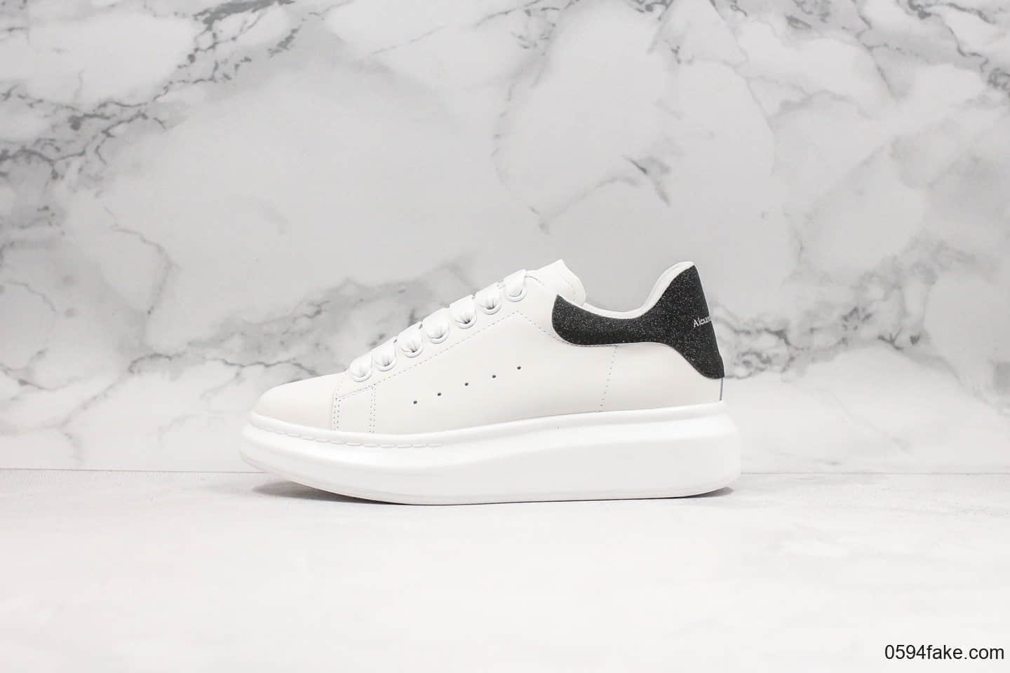 亚历山大Alexander Mcqueen纯原版本2019麦昆闪黑尾头层牛皮原版一比一鞋底开模