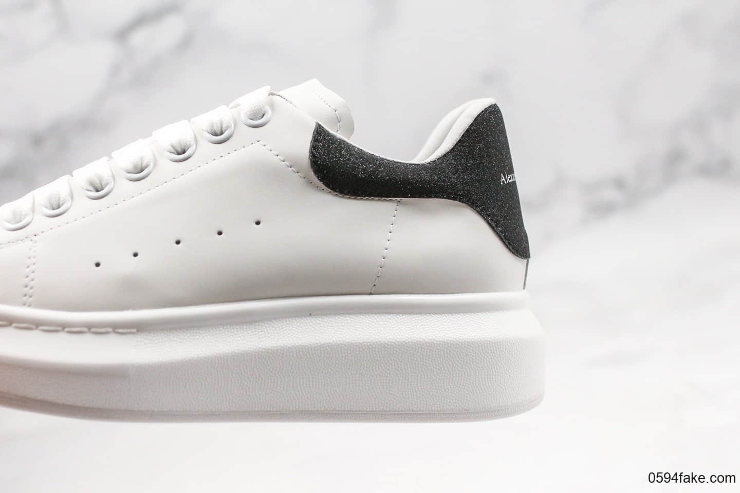 亚历山大Alexander Mcqueen纯原版本2019麦昆闪黑尾头层牛皮原版一比一鞋底开模