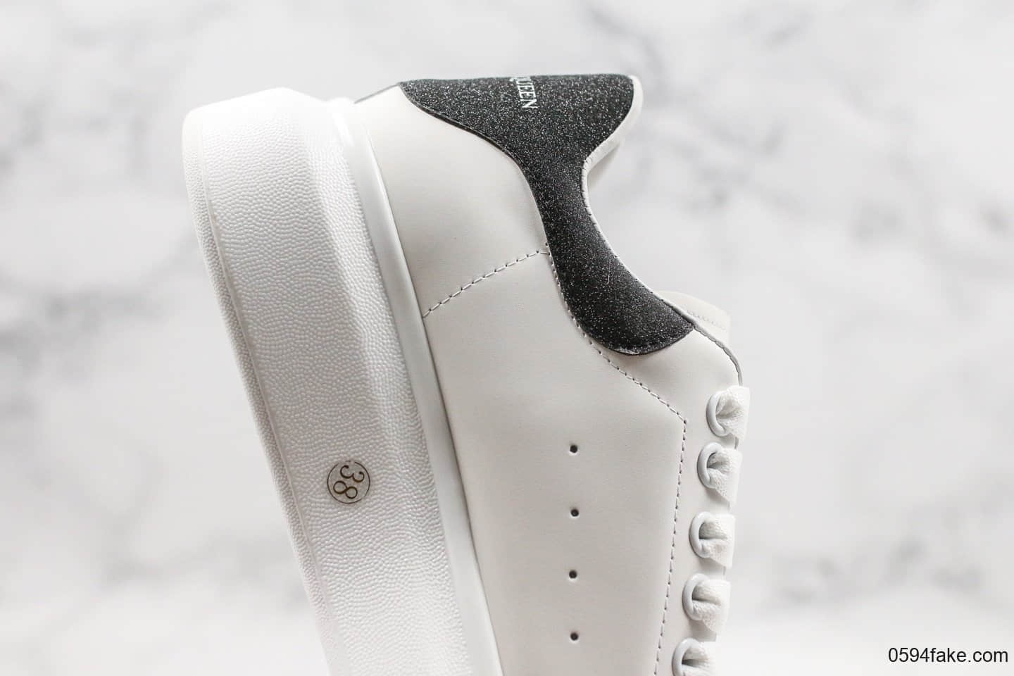 亚历山大Alexander Mcqueen纯原版本2019麦昆闪黑尾头层牛皮原版一比一鞋底开模