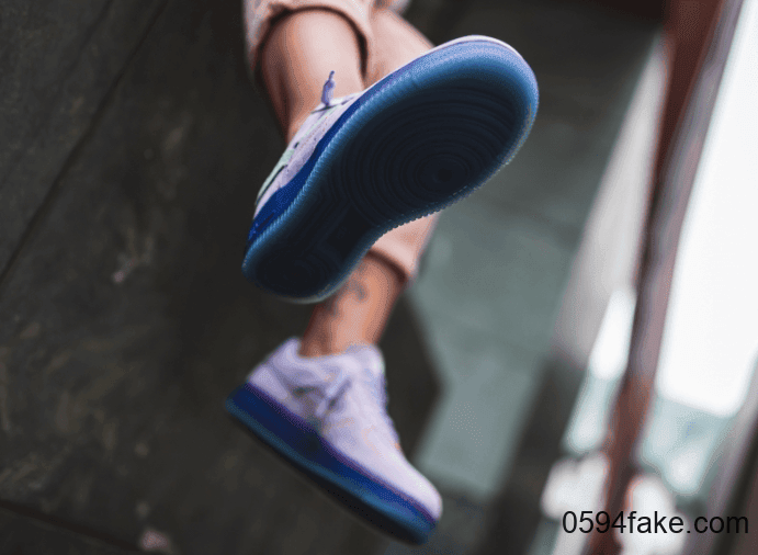 种草！这双Air Force 1细节还真不少！ 货号：CT7358-500