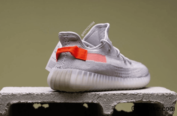 酷似初代灰橙!Yeezy 350 V2“ Tail Light”最新上脚图曝光!2月22日发售! 货号:FX9017