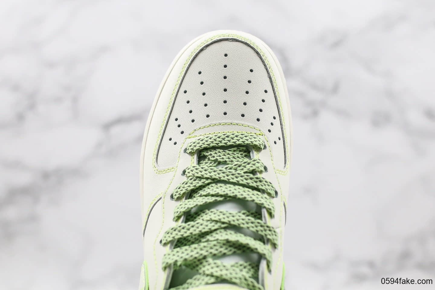 耐克Nike Air Force 1 '07 LV8公司级版本AF1中帮3M反光满天星绿白配色原档案原装灰盒 货号：AA1118-012