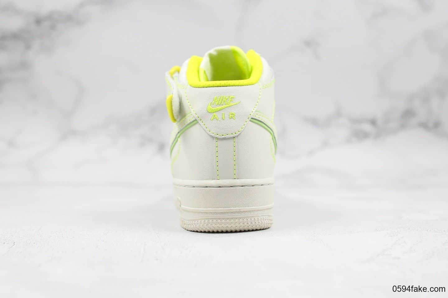 耐克Nike Air Force 1 '07 LV8公司级版本AF1中帮3M反光满天星绿白配色原档案原装灰盒 货号：AA1118-012
