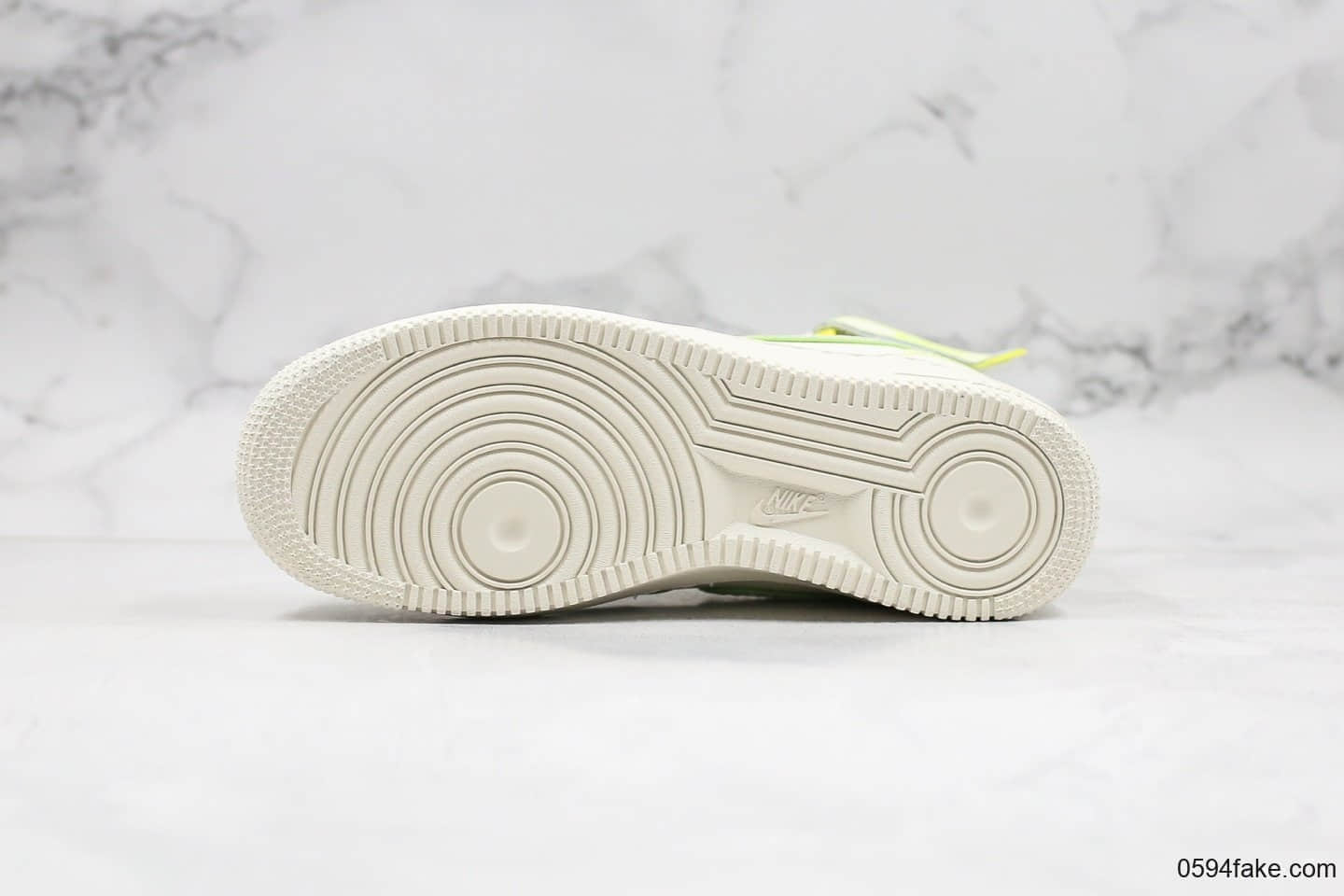 耐克Nike Air Force 1 '07 LV8公司级版本AF1中帮3M反光满天星绿白配色原档案原装灰盒 货号：AA1118-012