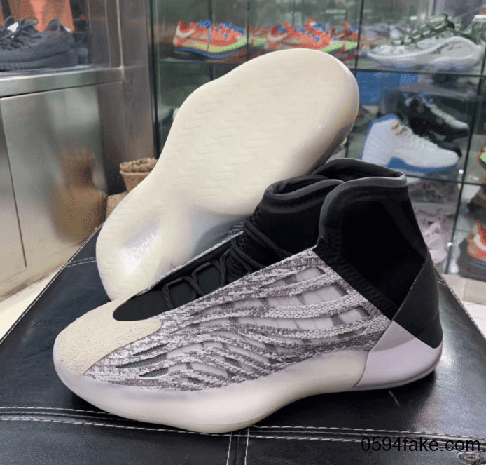 椰子家族第一双篮球鞋来了！adidas Yeezy Basketball “Quantum”全明星周某发售！ 货号：EG1535
