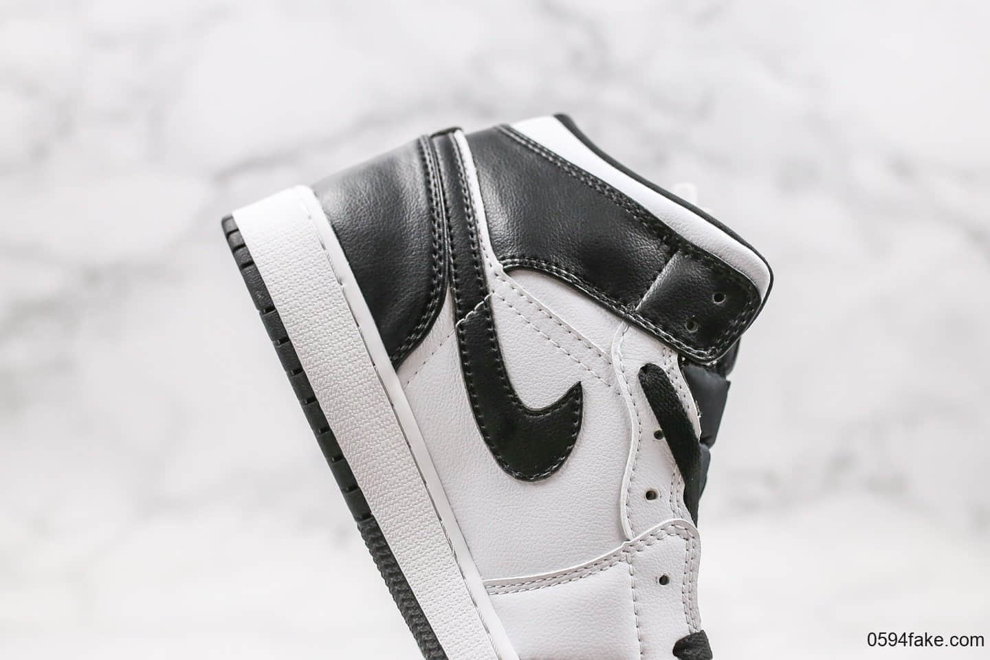乔丹Air Jordan 1 Mid Reverse Black Toe纯原版本中帮AJ1逆向黑脚趾原盒原标正确后跟定型 货号:BQ6472-101