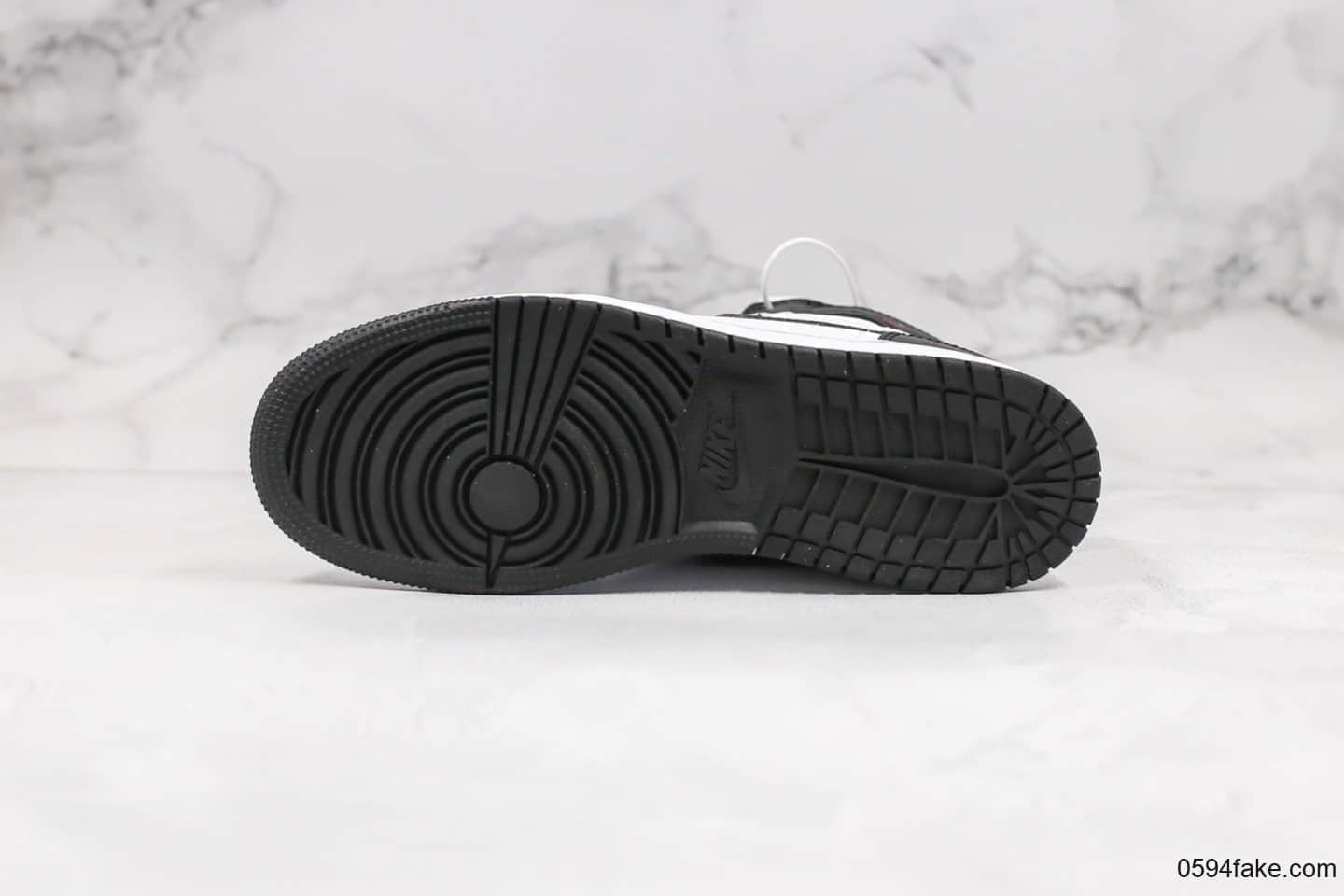 乔丹Air Jordan 1 Mid Reverse Black Toe纯原版本中帮AJ1逆向黑脚趾原盒原标正确后跟定型 货号:BQ6472-101