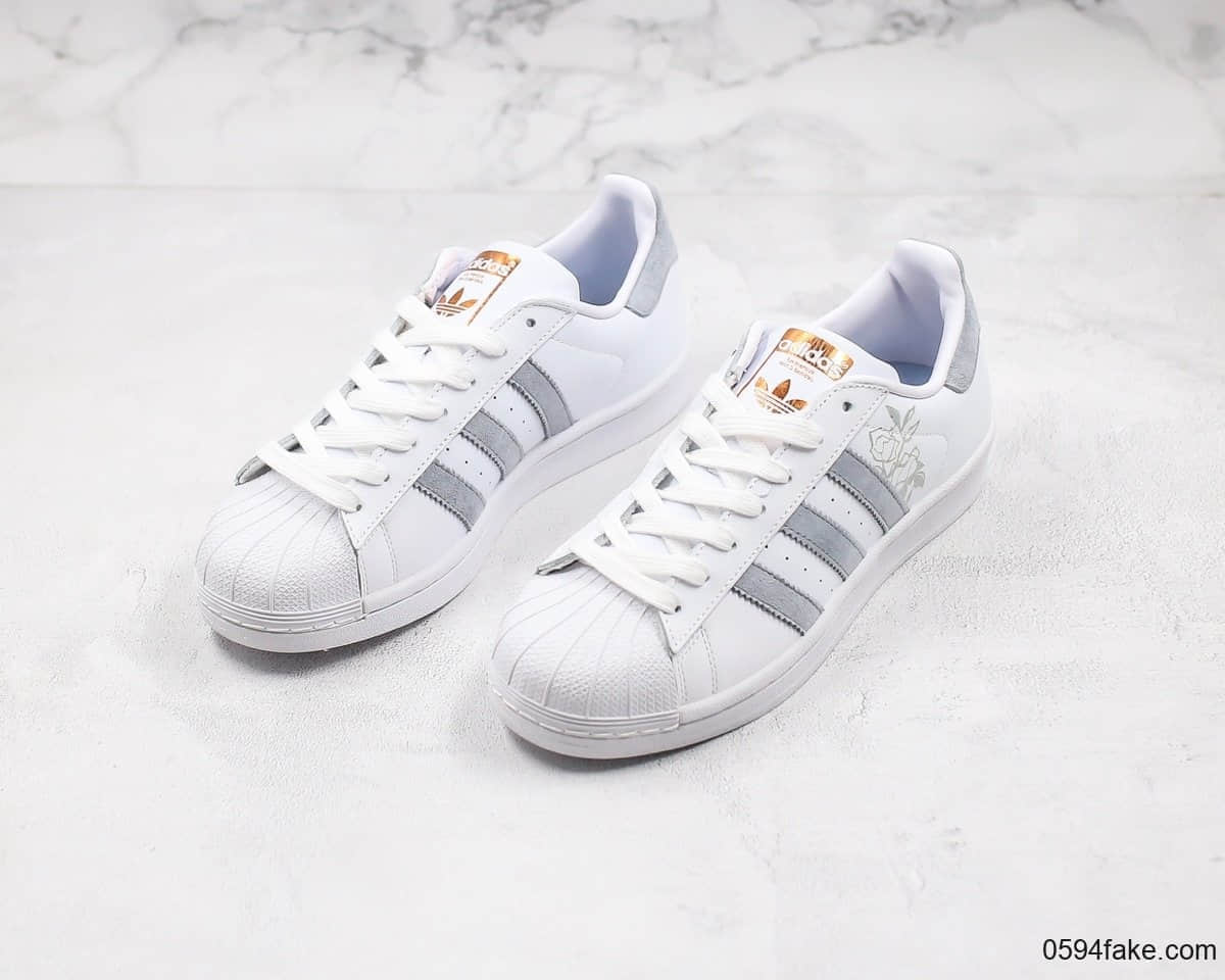 阿迪达斯Adidas SUPERSTAR W纯原版本三叶草贝壳头花卉浅棕灰色正确PU蓝底原档案数据开发 货号：CG6602