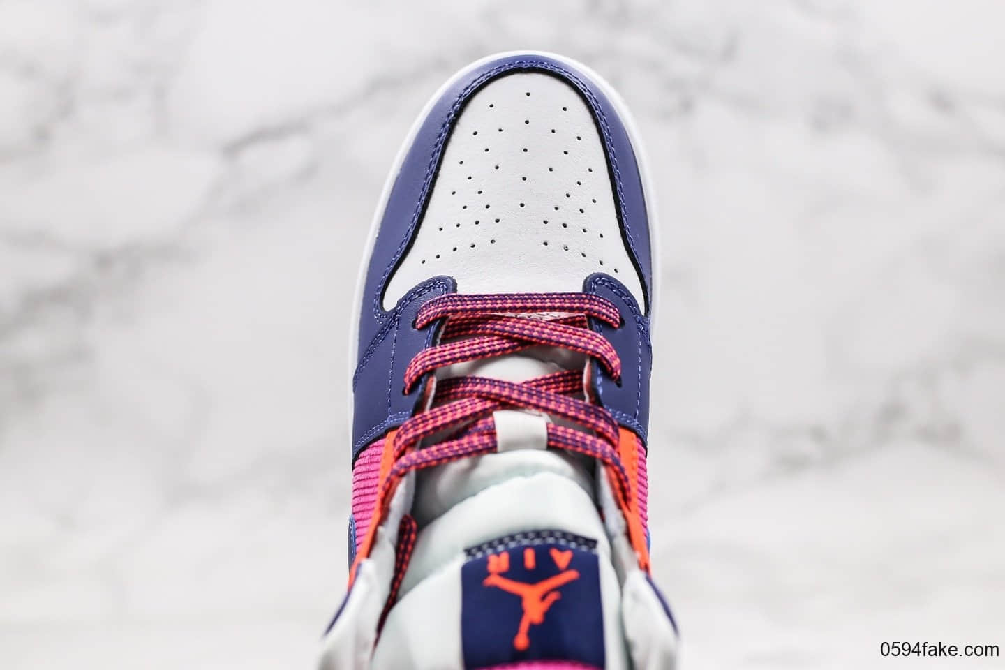 耐克Nike air Jordan 1 mid Fire pink纯原版本中帮AJ1粉紫蓝色原楦头原纸板打造原档案数据开发 货号:555112-602