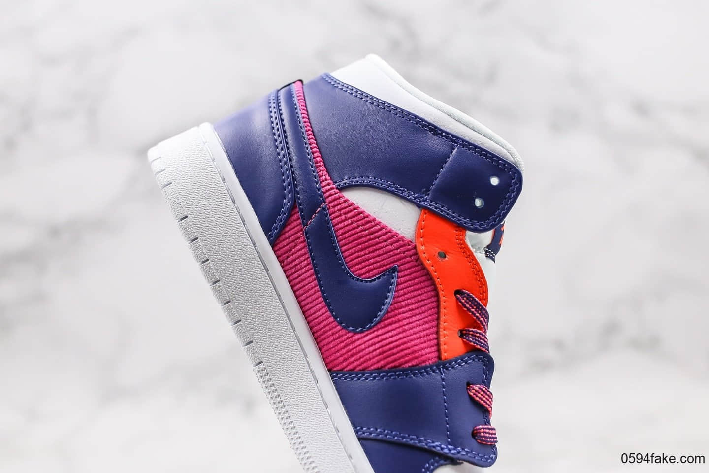耐克Nike air Jordan 1 mid Fire pink纯原版本中帮AJ1粉紫蓝色原楦头原纸板打造原档案数据开发 货号:555112-602