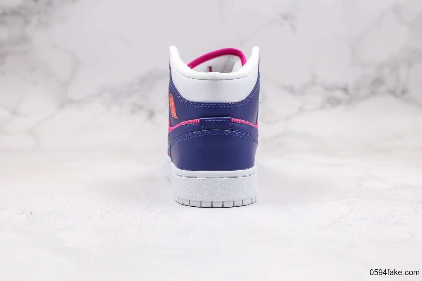 耐克Nike air Jordan 1 mid Fire pink纯原版本中帮AJ1粉紫蓝色原楦头原纸板打造原档案数据开发 货号:555112-602