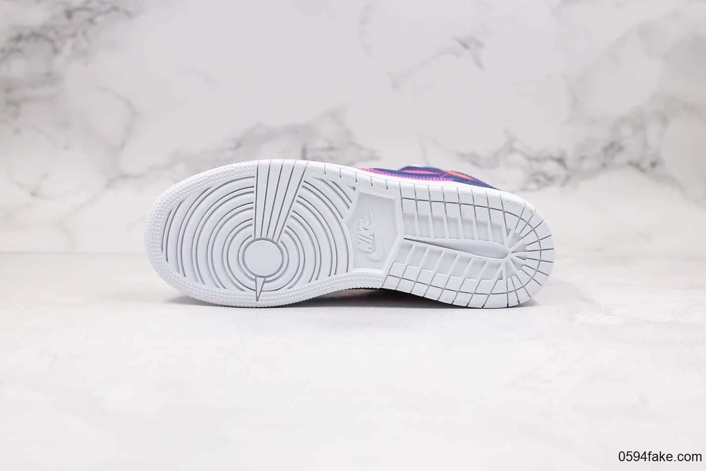 耐克Nike air Jordan 1 mid Fire pink纯原版本中帮AJ1粉紫蓝色原楦头原纸板打造原档案数据开发 货号:555112-602