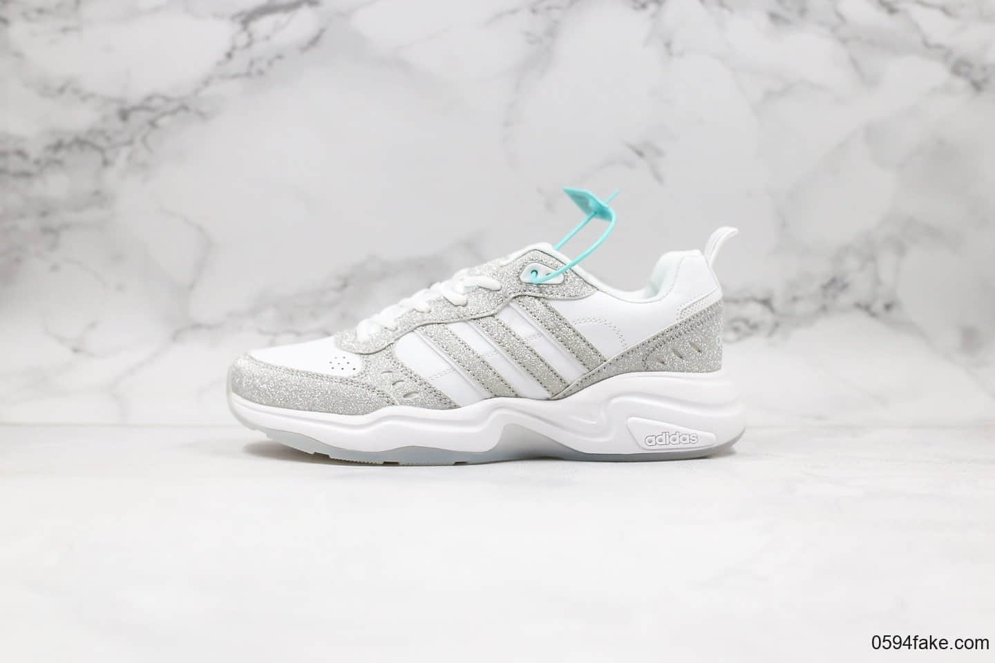 阿迪达斯Adidas Ogiginals Strutter YY纯原版本三叶草轻便老爹鞋闪银配色原楦头纸板打造 货号：EG2668