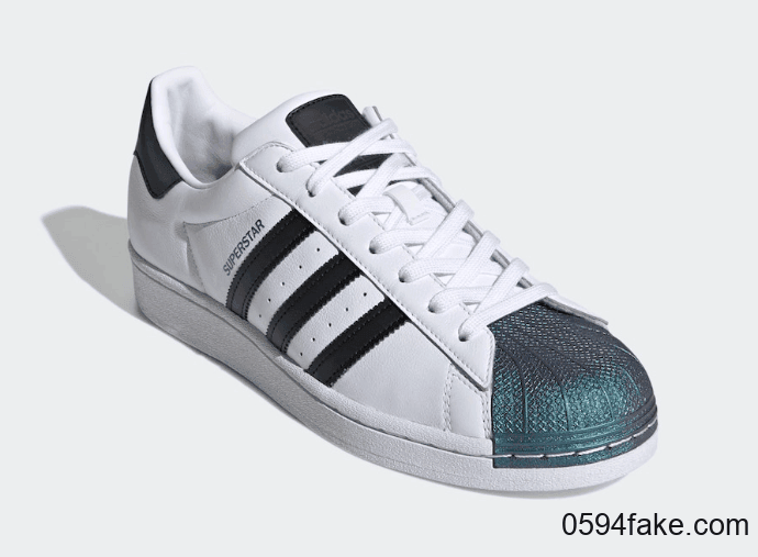 全息贝壳头！这双adidas Superstar超抢眼！ 货号：FW6387