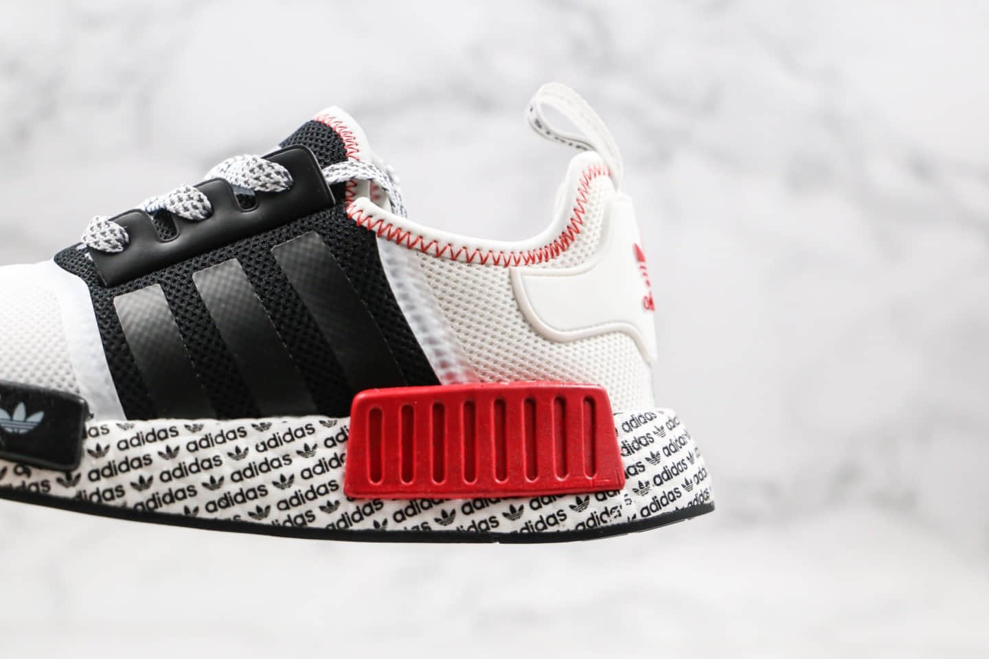 阿迪达斯Adidas NMD R1纯原版本爆米花跑鞋NMD白黑红色3M反光自行车主题原厂真爆大底 货号：FV7848