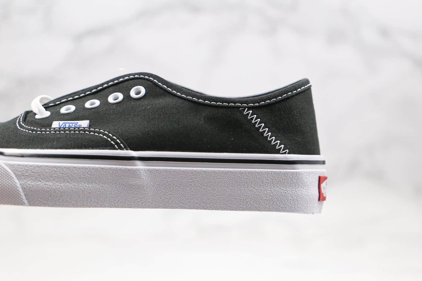 万斯Vans Vault公司级版本高端支线小红书爆款安纳海姆半月包头黑白色板鞋原厂硫化大底全新翻盖鞋盒