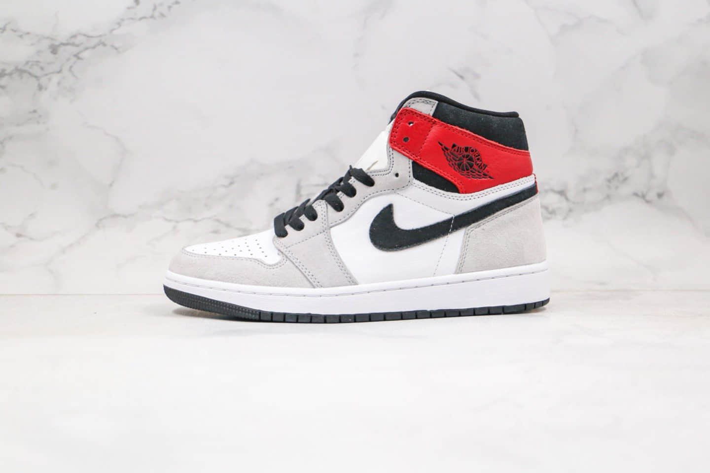 乔丹Air Jordan 1 Light Smoke Grey纯原版本高帮AJ1烟灰色正确后跟定型正确鞋面材质原盒原标 货号：555088-126