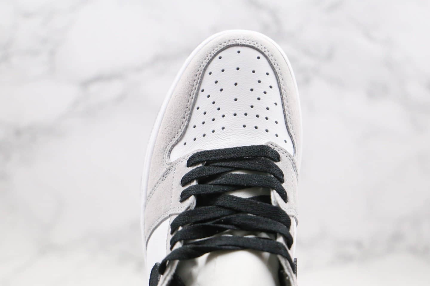 乔丹Air Jordan 1 Light Smoke Grey纯原版本高帮AJ1烟灰色正确后跟定型正确鞋面材质原盒原标 货号：555088-126