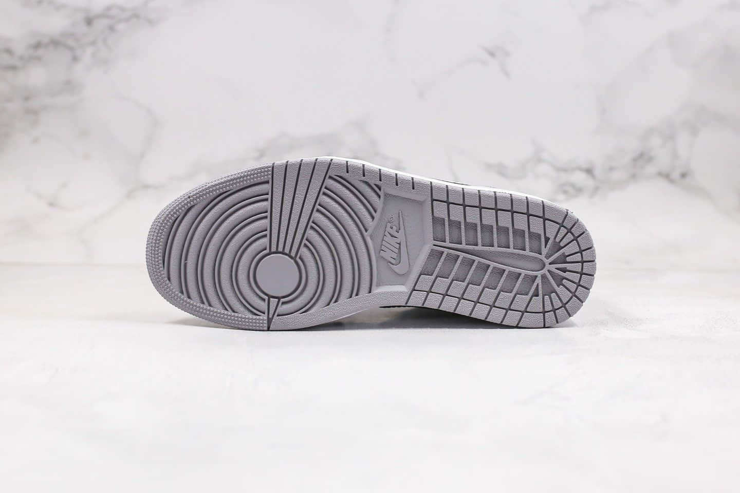 乔丹Air Jordan 1 Low纯原版本低帮AJ1黑灰脚趾正确鞋面头层皮材质 货号:553558-110