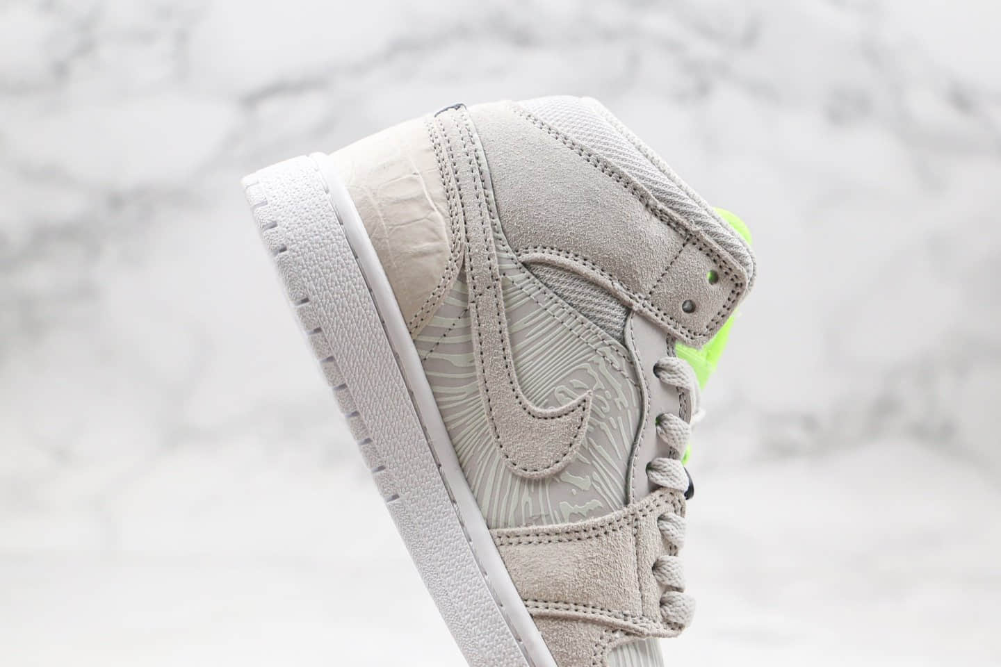 乔丹Air Jordan 1 Mid WMNS纯原版本中帮AJ1海盐荧光绿米白色原厂AJ鞋舌原厂后跟定型 货号:CV3018-001