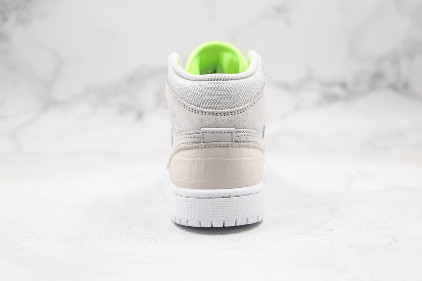 乔丹Air Jordan 1 Mid WMNS纯原版本中帮AJ1海盐荧光绿米白色原厂AJ鞋舌原厂后跟定型 货号:CV3018-001
