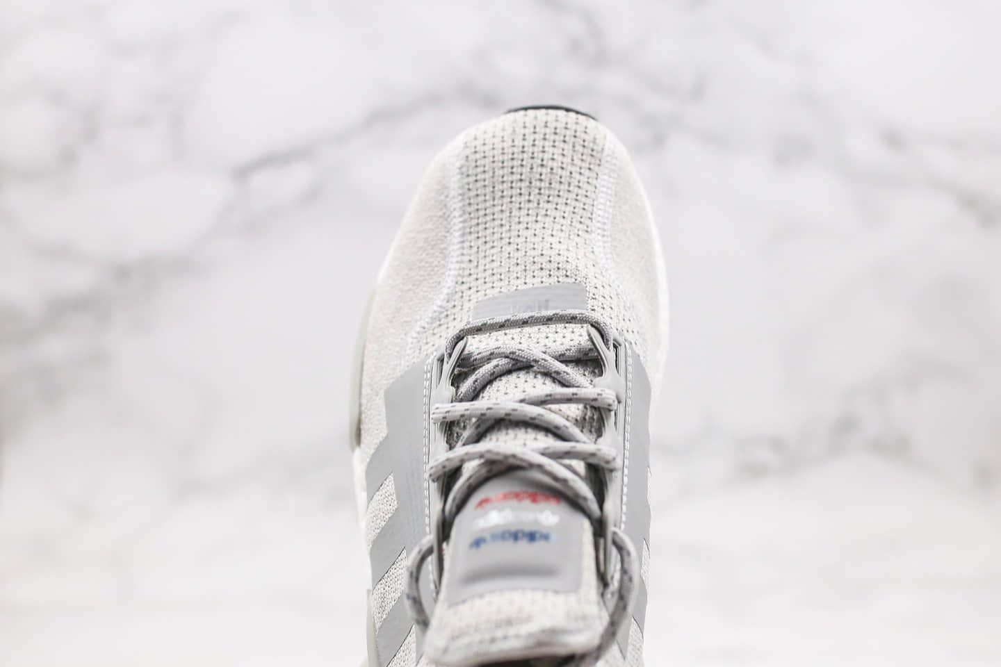 阿迪达斯Adidas NMD R-1 V2纯原版本爆米花NMD白灰色原楦头纸板打造正确鞋面材质 货号：FW5328