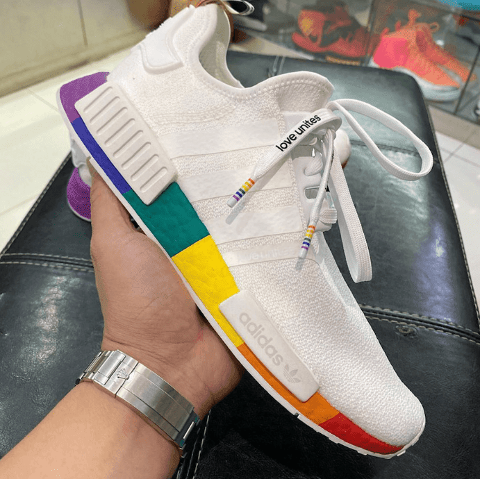 彩虹中底！adidas NMD R1 Pride实物图曝光！ 货号：FY9024