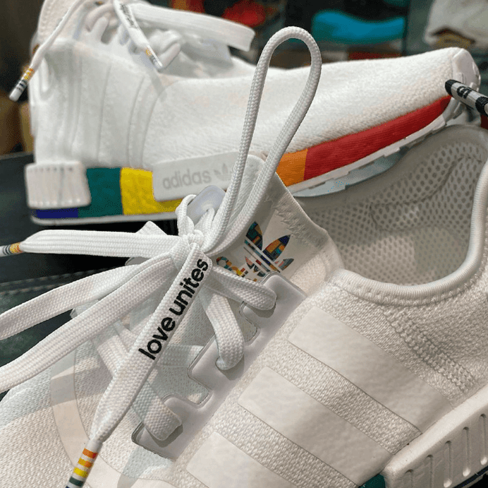 彩虹中底！adidas NMD R1 Pride实物图曝光！ 货号：FY9024