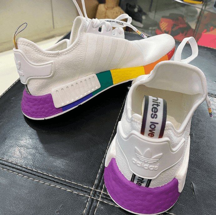彩虹中底！adidas NMD R1 Pride实物图曝光！ 货号：FY9024