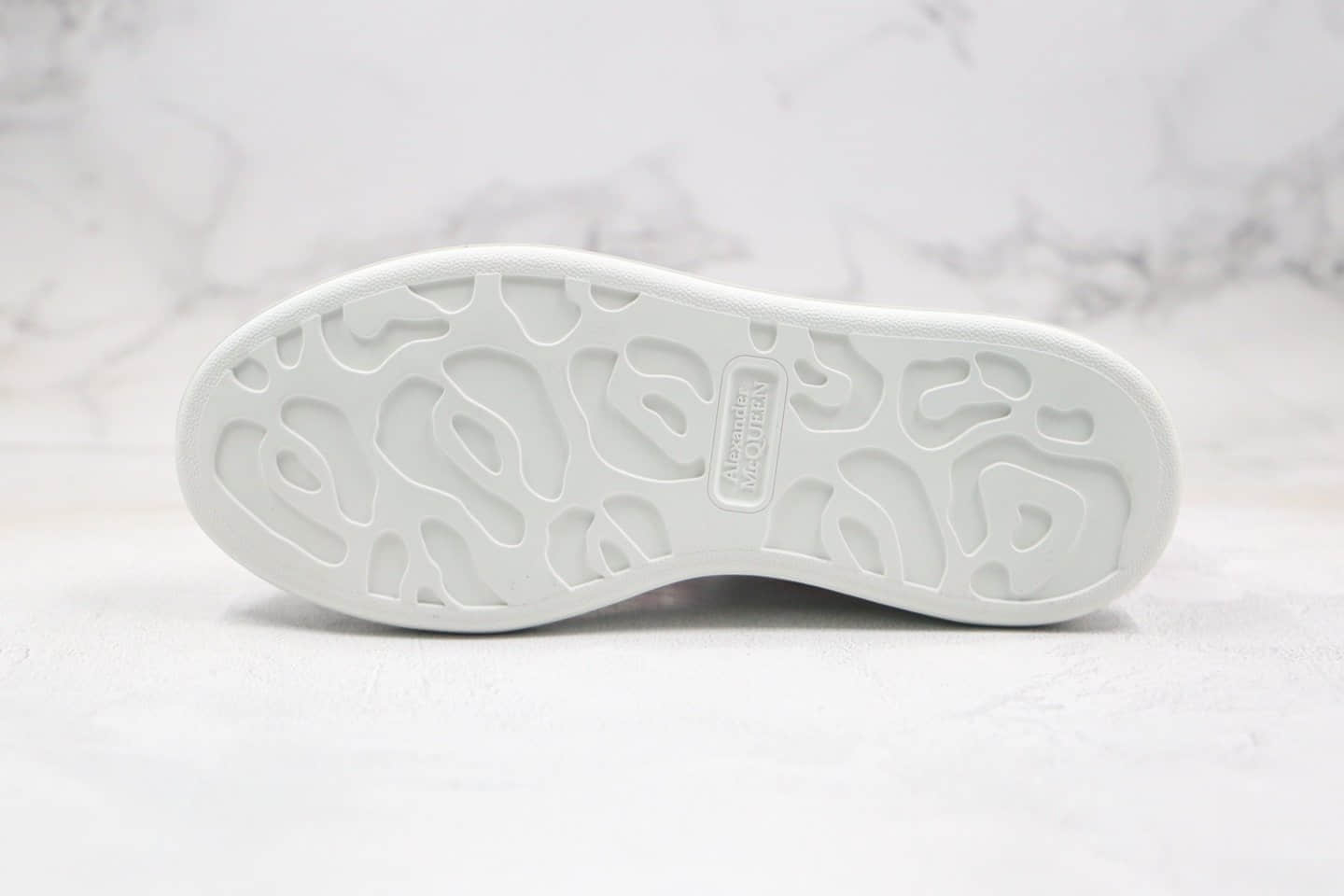 亚历山大Alexander McQueen纯原版本麦昆小白鞋闪粉尾市场最高本本全套原版包装