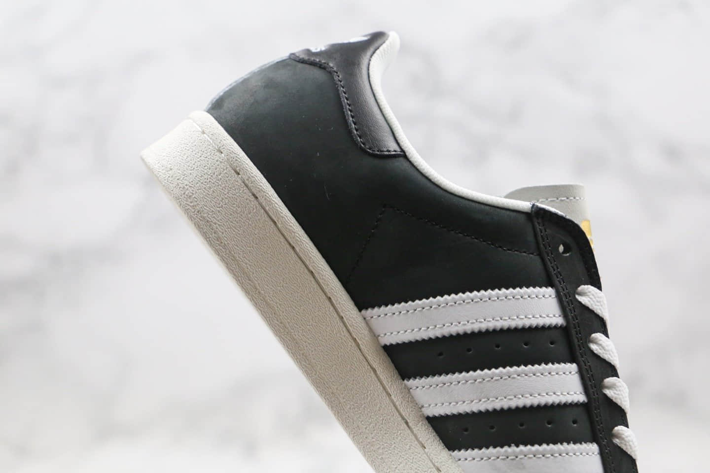 阿迪达斯Adidas Superstar Originals纯原版本三叶草贝壳头五十周年黑白阴阳灰黑白色原盒原标原楦头纸板打造 货号：FV0323