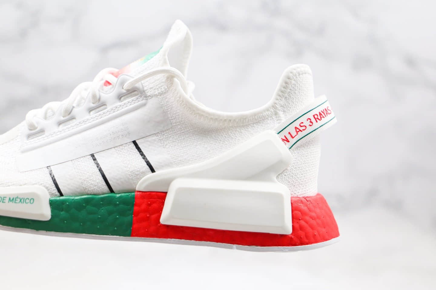 阿迪达斯Adidas NMD_R1 V2 Boost纯原版本爆米花跑鞋NMD二代白红绿色原厂爆米花鞋底区别市面通货版本 货号：FY1160