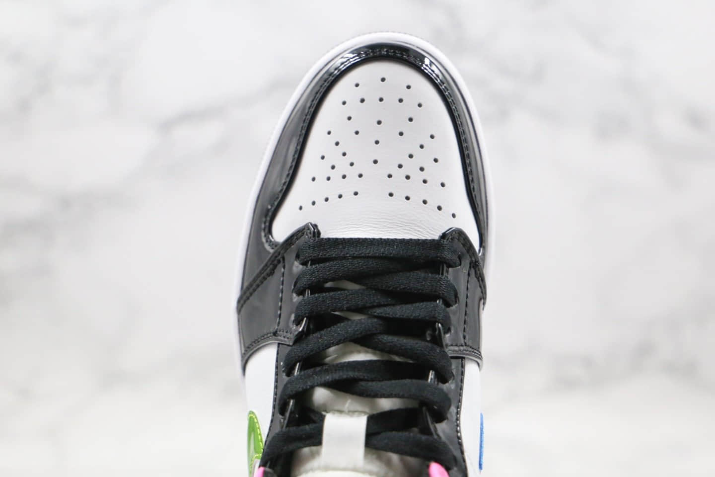 乔丹Air Jordan 1 Mid GS Patent Multi纯原版本中帮AJ1黑白粉绿糖果配色内置气垫正确鞋面材质 货号:CZ9834-100