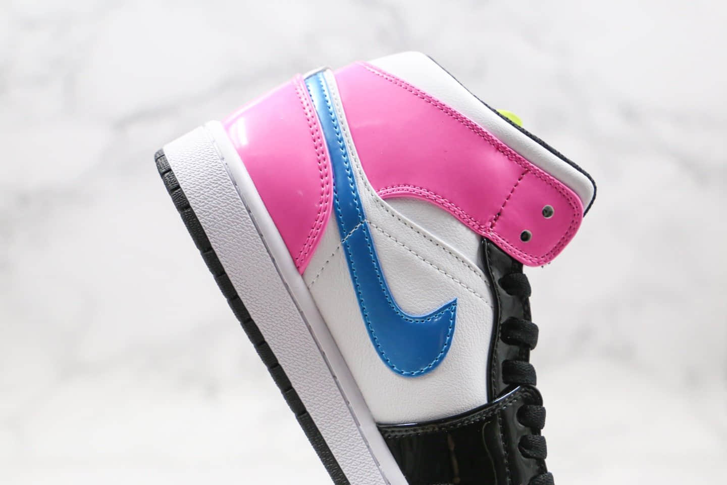 乔丹Air Jordan 1 Mid GS Patent Multi纯原版本中帮AJ1黑白粉绿糖果配色内置气垫正确鞋面材质 货号:CZ9834-100