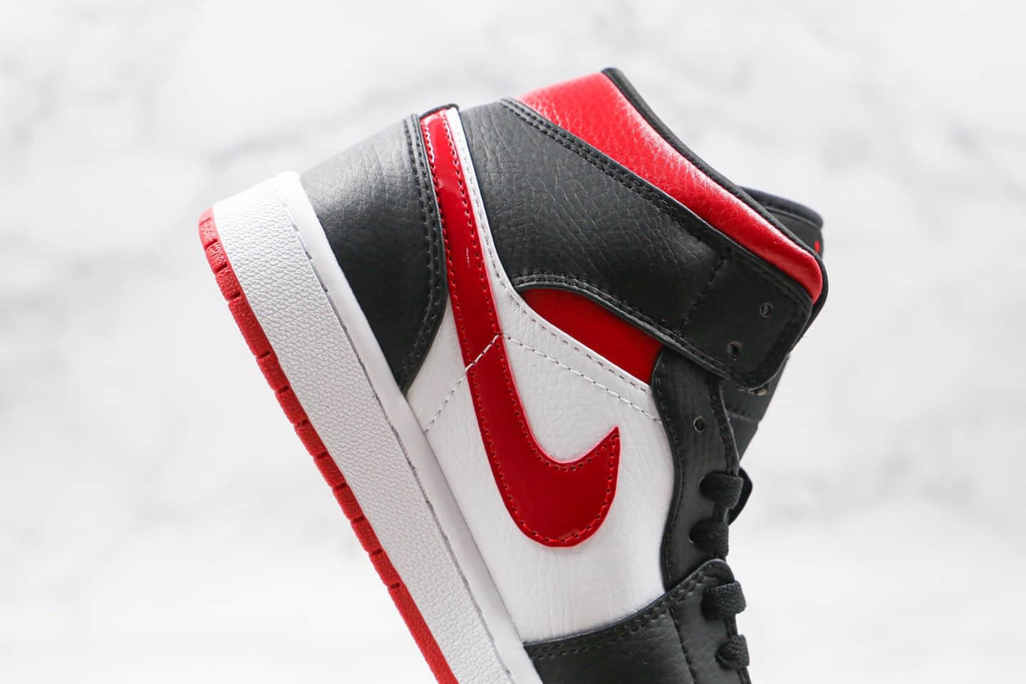 乔丹Air Jordan 1 Mid Shattered Backboard纯原版本中帮AJ1黑红脚趾原楦头纸板打造正确后跟定型 货号：554724-066