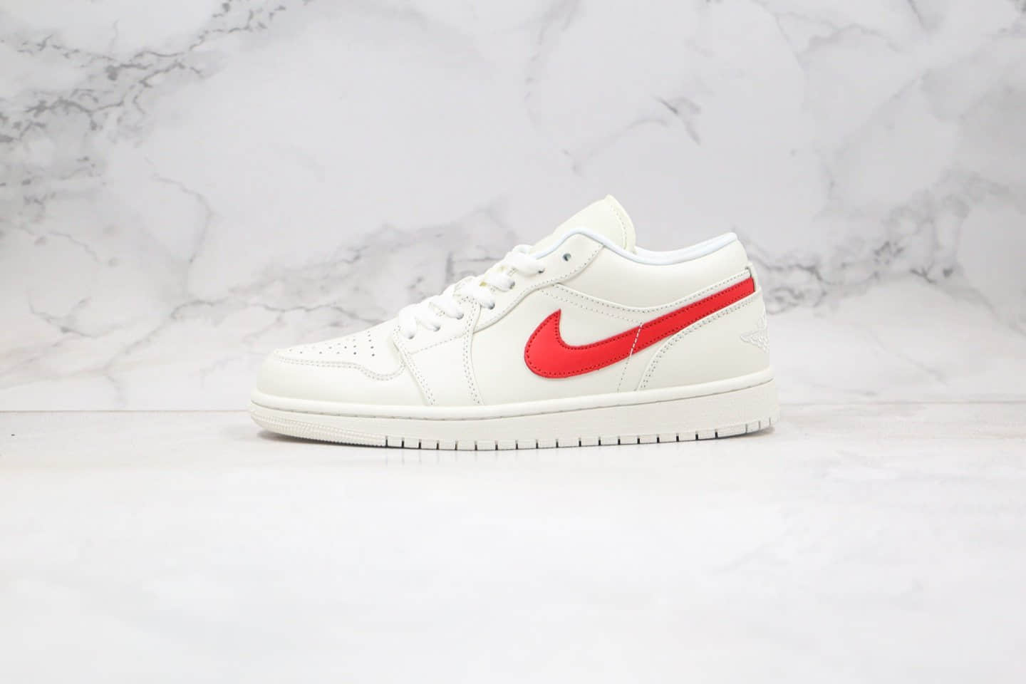 乔丹Air Jordan 1 Low University Red纯原版本低帮AJ1权志龙奶白色大学红色内置气垫原档案数据开发 货号:AO9944-161