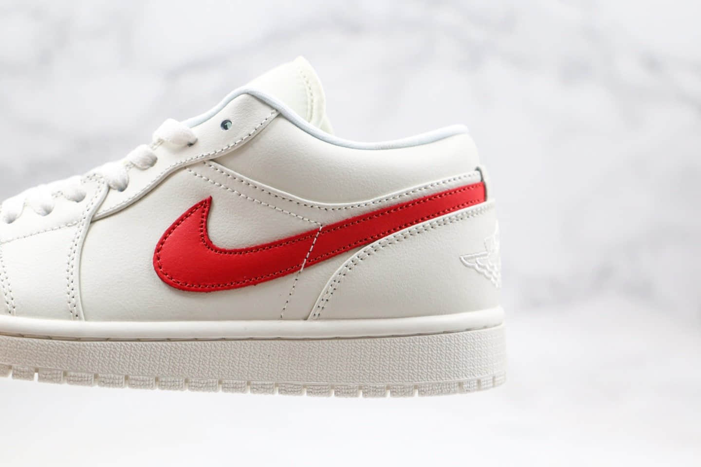 乔丹Air Jordan 1 Low University Red纯原版本低帮AJ1权志龙奶白色大学红色内置气垫原档案数据开发 货号:AO9944-161