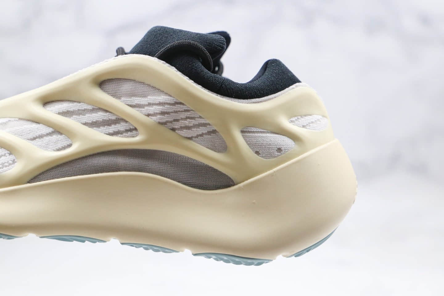阿迪达斯Adidas YEEZY 700 V3 Azael纯原版本椰子700V3异形米白色原厂鞋面材质正确Bounce缓震科技 货号:FW4980