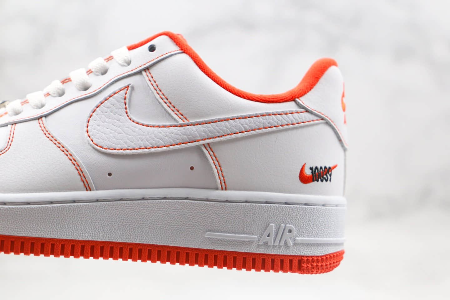 耐克Nike Air Force 1纯原版本低帮空军一号白橙色内置气垫原盒原标 货号：CT2585-100