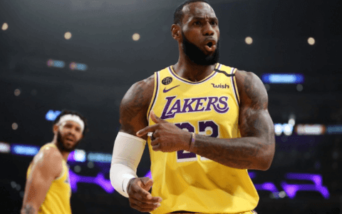 又一款詹皇经典战靴复刻回归！LeBron 8湖人配色年末登场！ 货号：DC8380-500