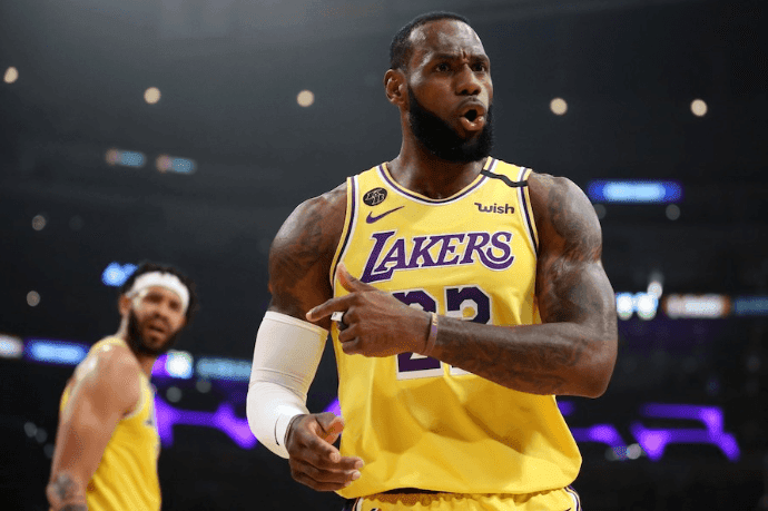 又一款詹皇经典战靴复刻回归!LeBron 8湖人配色年末登场! 货号:DC8380-500