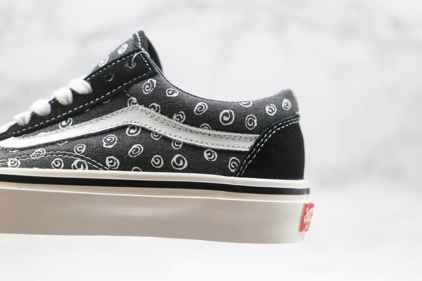 万斯Vans Old Skool 085公司级版本低帮黑白色旋风螺旋丸图案硫化板鞋原盒原标原楦头纸板打造 货号：C09V