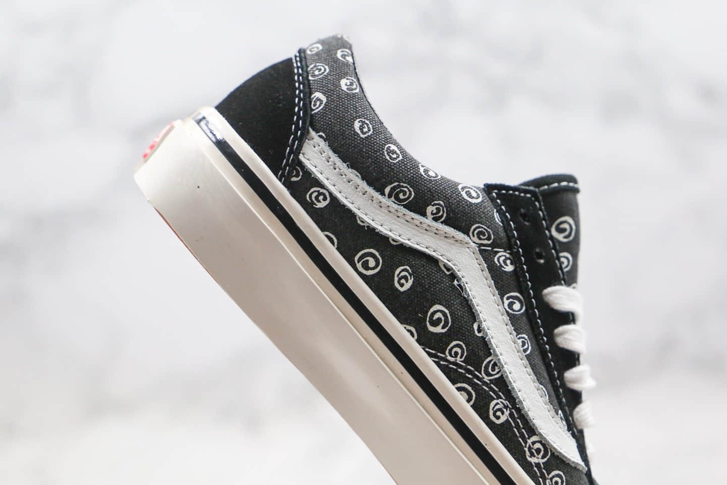 万斯Vans Old Skool 085公司级版本低帮黑白色旋风螺旋丸图案硫化板鞋原盒原标原楦头纸板打造 货号：C09V