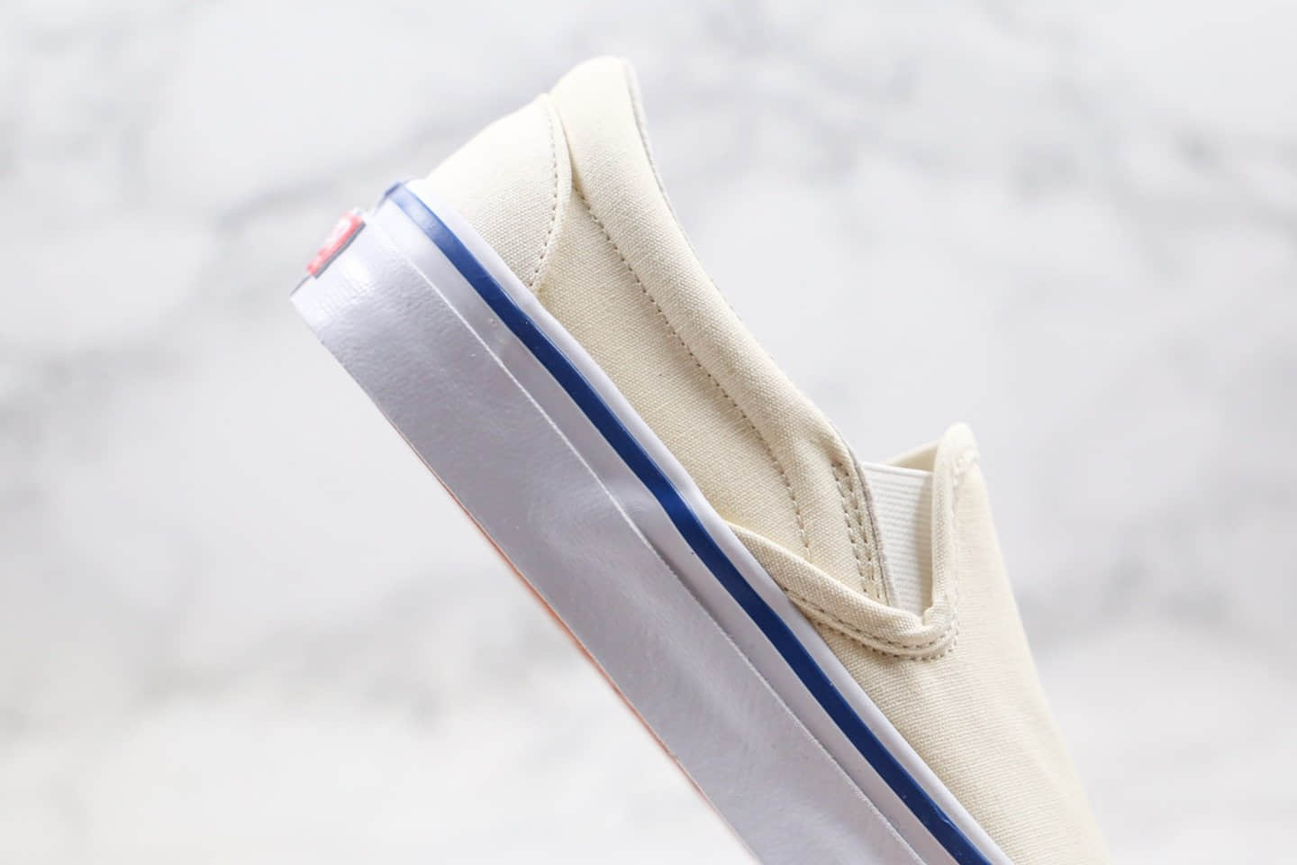 万斯Vans OG Slip-OnLX纯原版本低帮米白色蓝线条一脚蹬原厂硫化大底内置钢印 货号：LC137