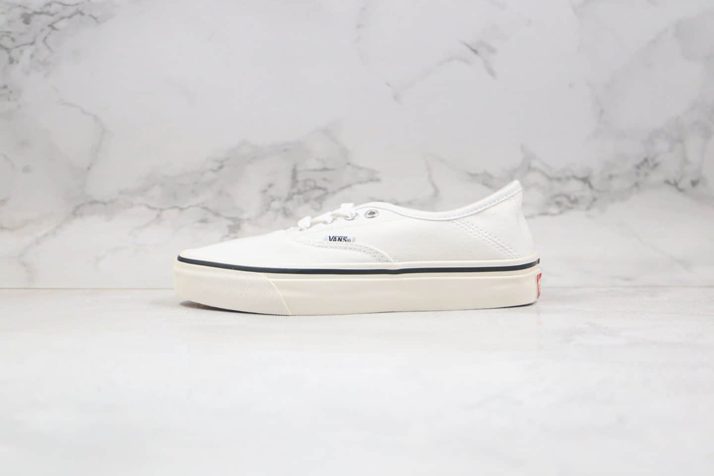 万斯Vans Vault OG Old Skool LX公司级版本高端支线U型后跟白色低帮帆布鞋原厂硫化大底原盒原标 型号:B1-23