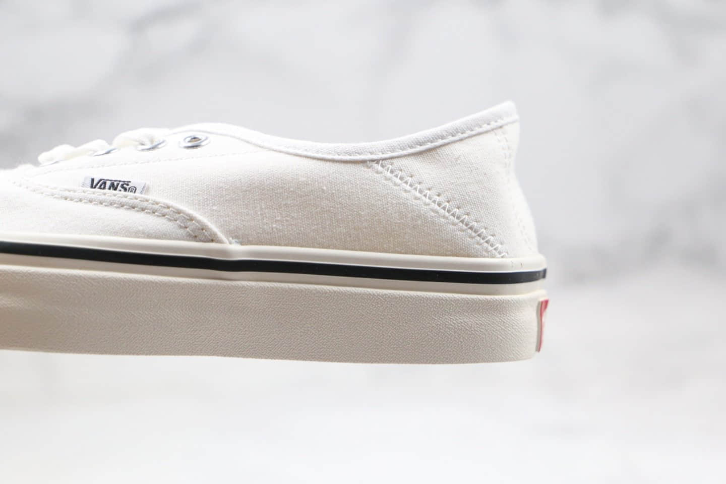 万斯Vans Vault OG Old Skool LX公司级版本高端支线U型后跟白色低帮帆布鞋原厂硫化大底原盒原标 型号:B1-23