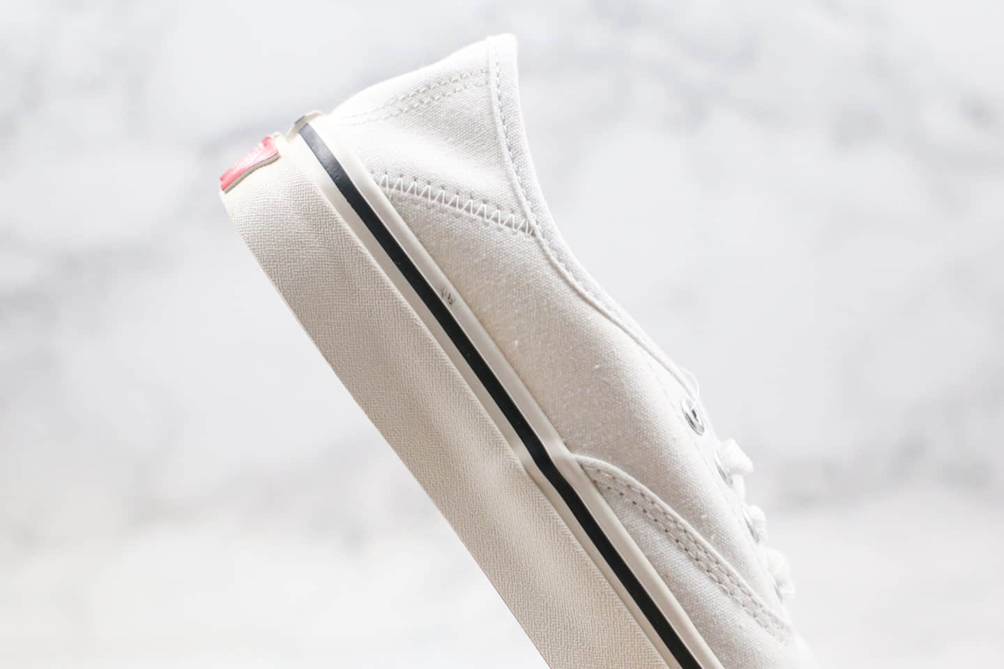 万斯Vans Vault OG Old Skool LX公司级版本高端支线U型后跟白色低帮帆布鞋原厂硫化大底原盒原标 型号:B1-23