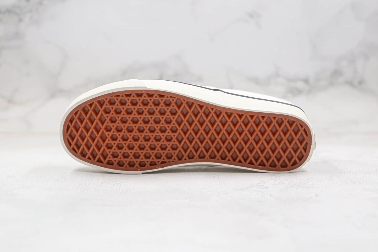 万斯Vans Vault OG Old Skool LX公司级版本高端支线U型后跟白色低帮帆布鞋原厂硫化大底原盒原标 型号:B1-23