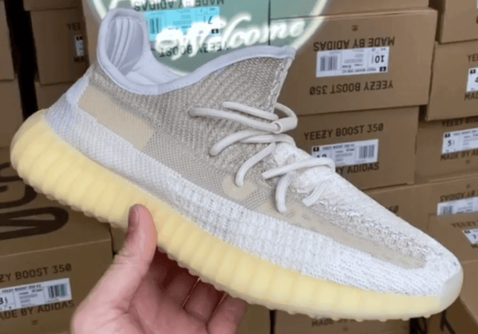 Yeezy 350 V2 “Abez”实物图首度曝光！鞋带有点意思！ 货号：FZ5246