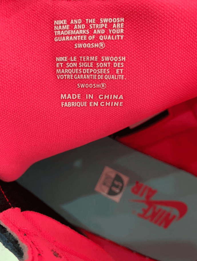 吃惊！这双AJ1撞脸05年UNDFTD x Nike Dunk联名！ 货号：555555-201